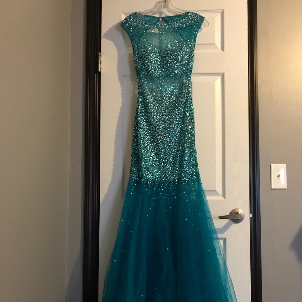 Teal mermaid formal - Picture 2 of 8